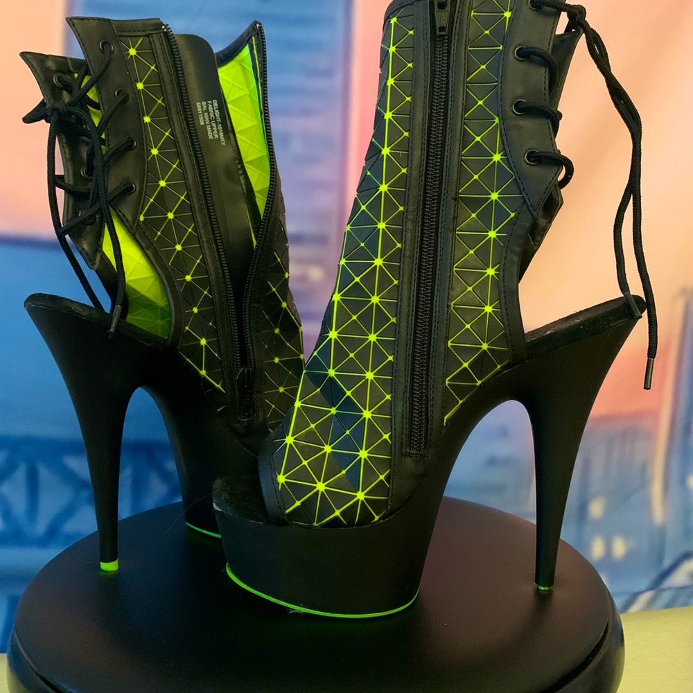 🐉✨Neon glow ankle boot heels✨🐉